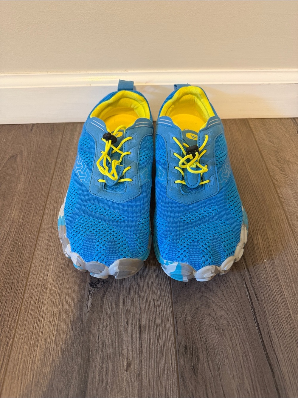 Men’s Breathable Blue Sneakers with Yellow Accents
